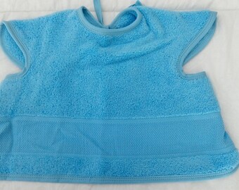 Bib covering embroidery colors: turquoise