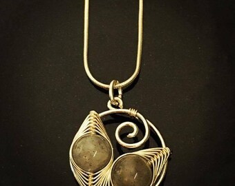 Sterling silver wirework pendant with Labradorite