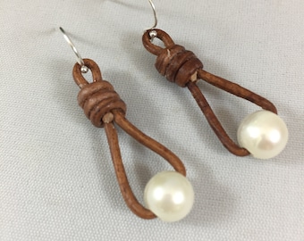 Genuine Leather & Freshwater Pearl Dangle Earrings, Freshwater Pearl Earrings, Light Brown Leather and Pearl Earrings, Single Pearl Earrings