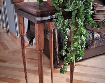 Table finished walnut and metal
