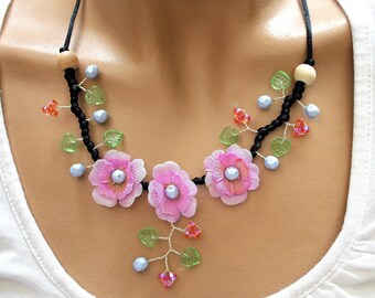 Necklace three lilac fabric flowers
