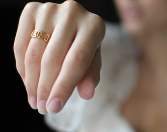 Roman Numerals Ring • Custom Date Ring • Personalized Anniversary Ring • Roman Numeral Jewelry • Wedding Date Band • Engagement Ring • RH03
