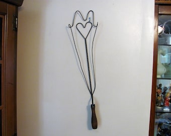 Antique Wire Rug Beater / Rustic Wall Decor / Farmhouse Decor