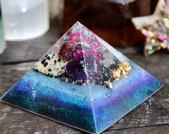 Orgonite® - Orgonite® Pyramid - Love and Protection - Handmade - Orgone Generator® - Art - Crystals - Gift - EMF Protection - HoodXHippie