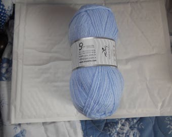 acrylic yarn balls in 100grs color blue ICE brand yarns