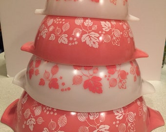 Pyrex pink gooseberry Cinderella set.