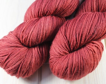 Skein hand dyed - Fingering - superwash Merino and Nylon (75/25) - 100 g / 425 m - Crimson