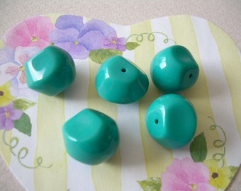 5 Chunky Vintage Lucite Beads Turquoise Aqua Polygons