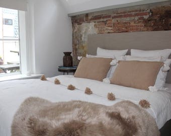 Moroccan pom pom blanket white