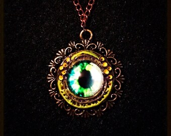 Toxic Swamp Eyeball Necklace Green