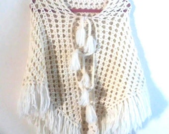 Vintage 70's Crochet Poncho Shawl / Fringe Cape / Boho / Festival / Hippie