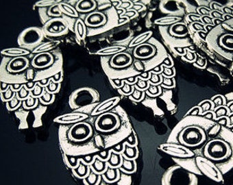 Four silver owl charms Halloween charm steampunk jewelry findings supplies quantity 4 DRW950