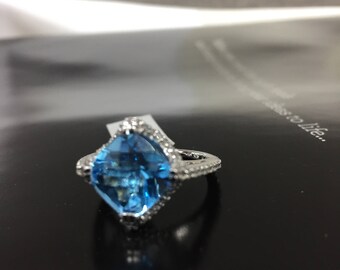 Aquamarine 14 kt white gold diamond ring.