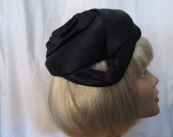 Vintage Pillbox Hat -A Dolly Madison label – Town and Country Fashions - 1960's