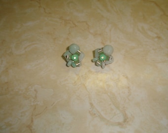 vintage clip on earrings seafoam green lucite bead clusters silvertone