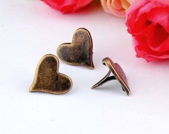 Brads, small Brads in vintage brass heart shaped, set of 5