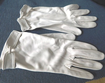 Vintage 1950's Ladies Ivory WRIST length gloves with Embellished Gloves