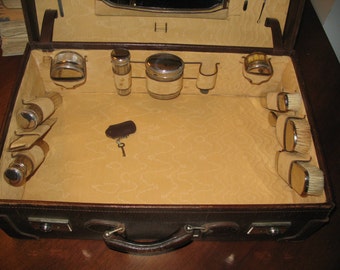 Valigia anni venti completa di accessori (1920-1930)