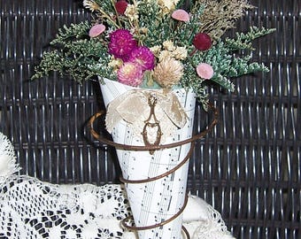 Country decorating, dried flower art, rusty spring 3, primitive decor, cottage decor, farmhouse decor, vintage style