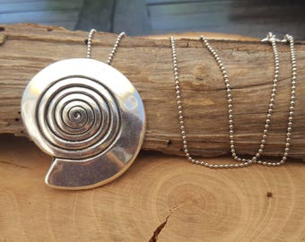Ball chain with pendant spiral