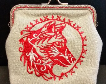 CP558. Coin purse with Wild wolf design.