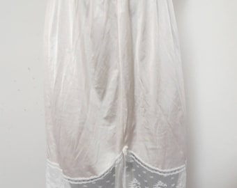 Vanity Fair Vintage Nylon Half Slip Size Medium #225