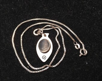 Vintage Unique MM 925 sterling silver pendant with clear smile face stone / gem necklace