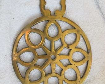 Vintage round brass trivet / cutwork brass trivet / brass kitchen decor / country kitchen decor