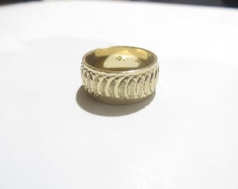 Vintage 18K H.G.E Etched Wedding Band