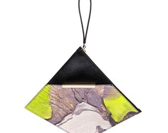 Iceland Sharp Wristlet in Black