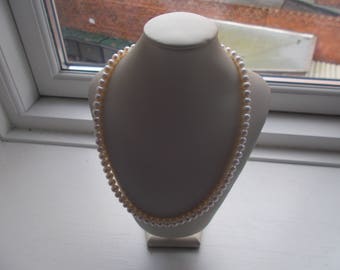 necklaces 48 cm freshwaterpearlrow white round freshwaterpearls with filled gold lock and eye
