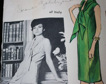 So Chic Vogue Couturier Design Dress, Tunic and Pants Pattern by Irene Galitzine---Vogue 1290 Size 12 Bust 32