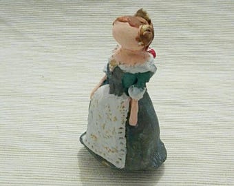 Figure of Fallera in costume of the eighteenth century