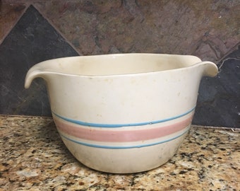 Vintage McCoy USA 2 Quart Batter Bowl with handle and pour spout, Farmhouse decor, rustic, vintage kitchen, kitschy, mixing bowl, retro,