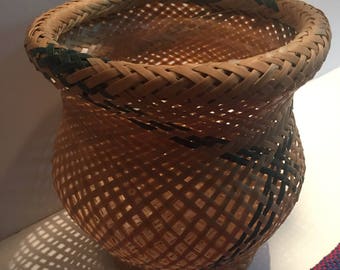 Hand woven baskets from the WARAOS Indians