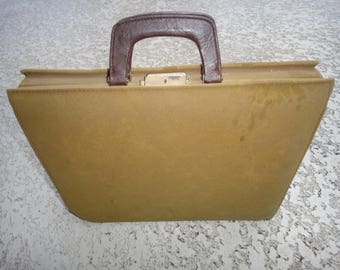 vintage American portfolio co New York green/yellow/brown leather briefcase portfolio with key 1950s, leather bag, leather briefcase,