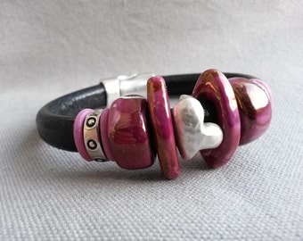 Bangle leather bracelet - Cuff leather bracelet - Cuff heart bracelet - Thick black regaliz leather bracelet with heart in silver
