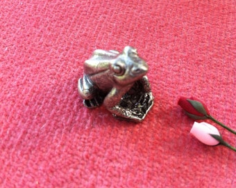 Tiny Frog for Dollhouse, or Collection, 3/4 Inch