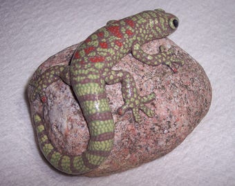 Gecko, hand sculpted hand painted, rock sculpture, paperweight