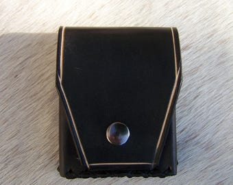 Black leather cigarette case, protects cigarettes sober, elegant, classic, sturdy and functional, vegetable tanned collar