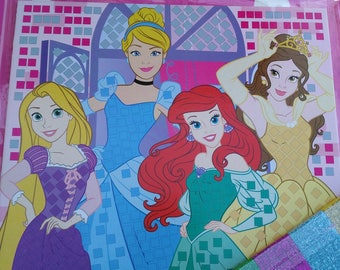 tableau mosaïque motif princesses pré imprimé à compléter avec des gommettes paillettes en mousse