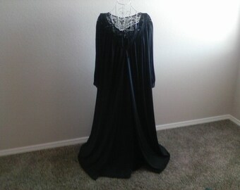 Miss Elaine Black Lace Peignoir Set Gown and Robe 1970s Era Full Sweep