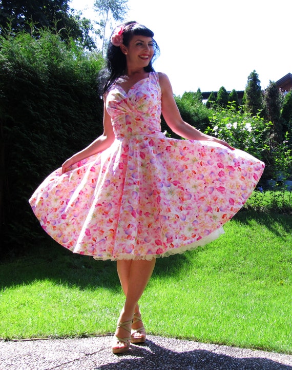 Pinup dress 'Petal dress in Pink Petals' floral