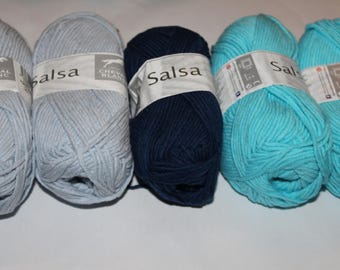 Ball of yarn to knit horse white Salsa