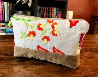 Medium Padded Essential Oil Pouch- Upcycled Upholstery Fabric - Floral - Fits 9 Bottles