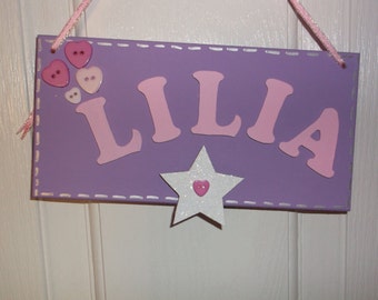Baby girl hanging name plaques