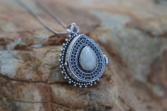MOONSTONE STASH BOX - Pill box - Silver plated - Mantra Box - Crystal Necklace - Gemstone - Stash box Necklace - Festival - Perfume - Sale