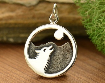 Wolf howling at moon | Etsy