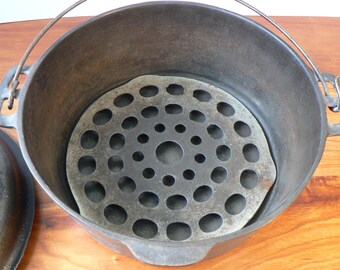 Wagner Ware Sydney -0-, 5 qt Cast iron dutch oven with lid and trivet. Vintage cast iron pan, cast iron trivet, Griswold #8 cast iron lid