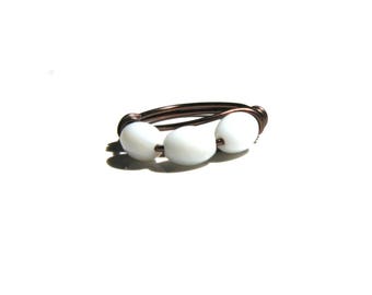Handmade ring with white pearls and chocolate - aluminum-
